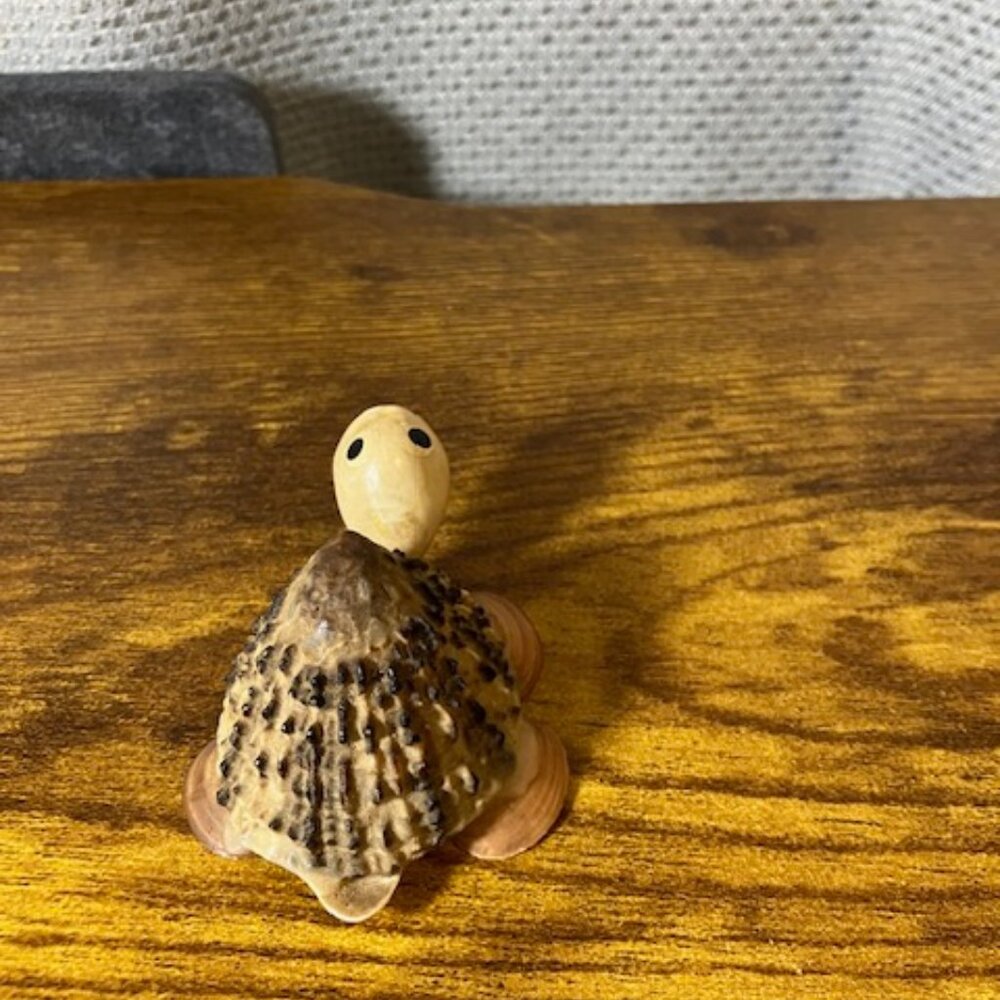 Miniture Handcrafted‎ Nautical Seashell Turtle 1" - Picture 4 of 7